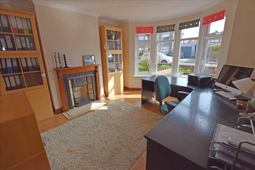 FRONT SITTING ROOM