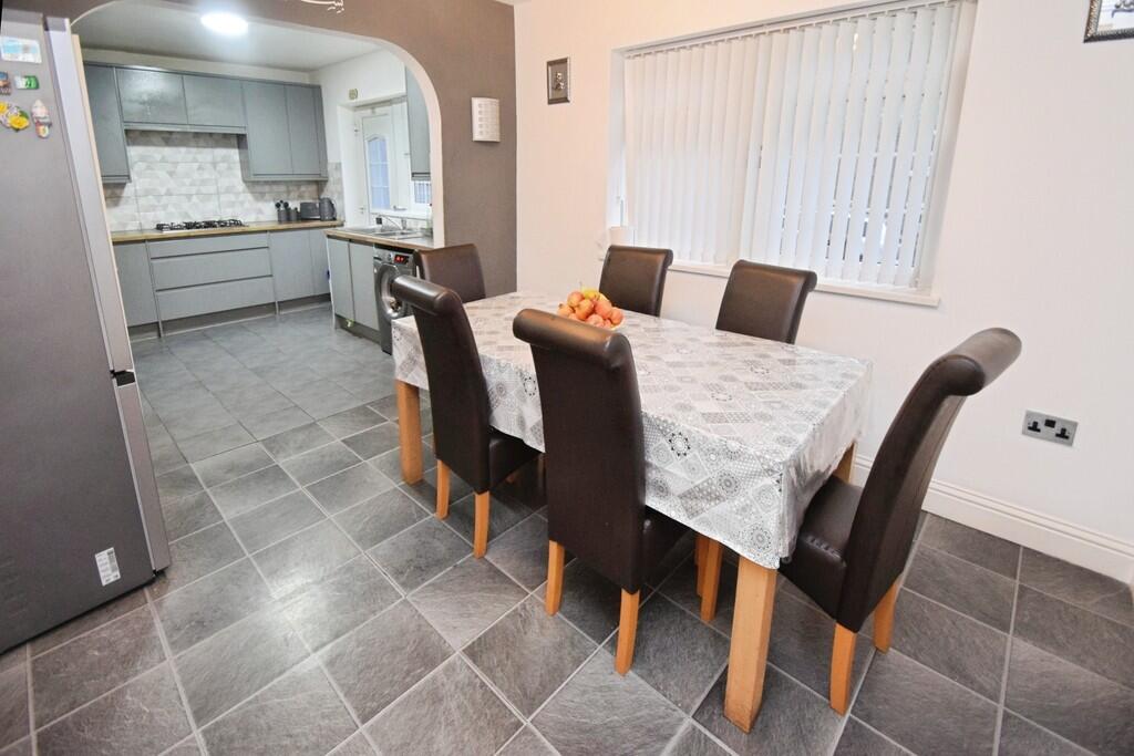 8edf4ad1-Dining 2...