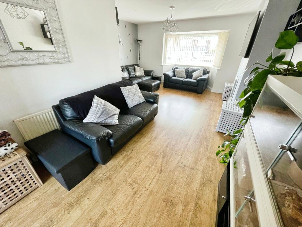 L Shaped Lounge/dining room