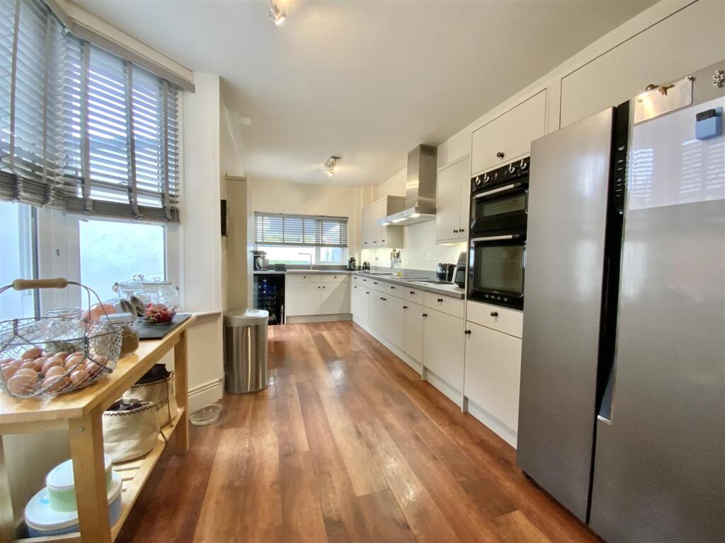 Kitchen/ Breakfast Room