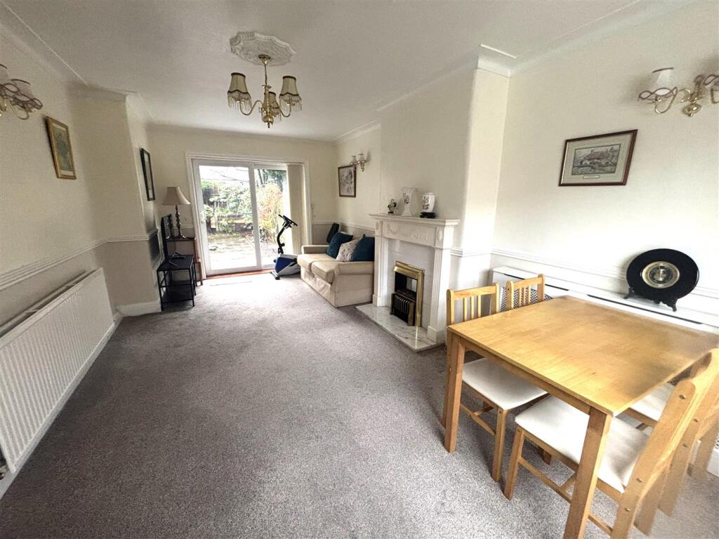 Lounge &amp; Dining Room