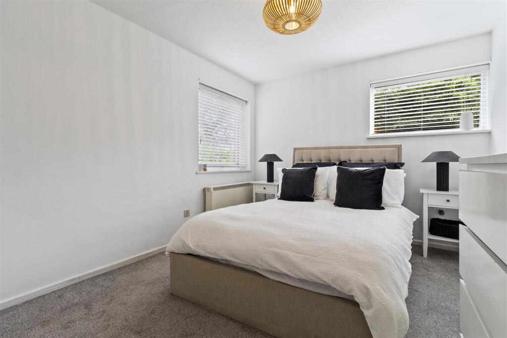 2 Helen Court-001.jpg