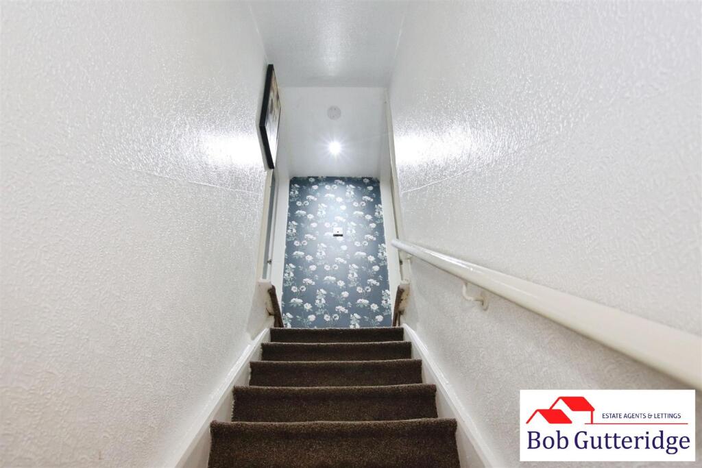 FIRST FLOOR LANDING