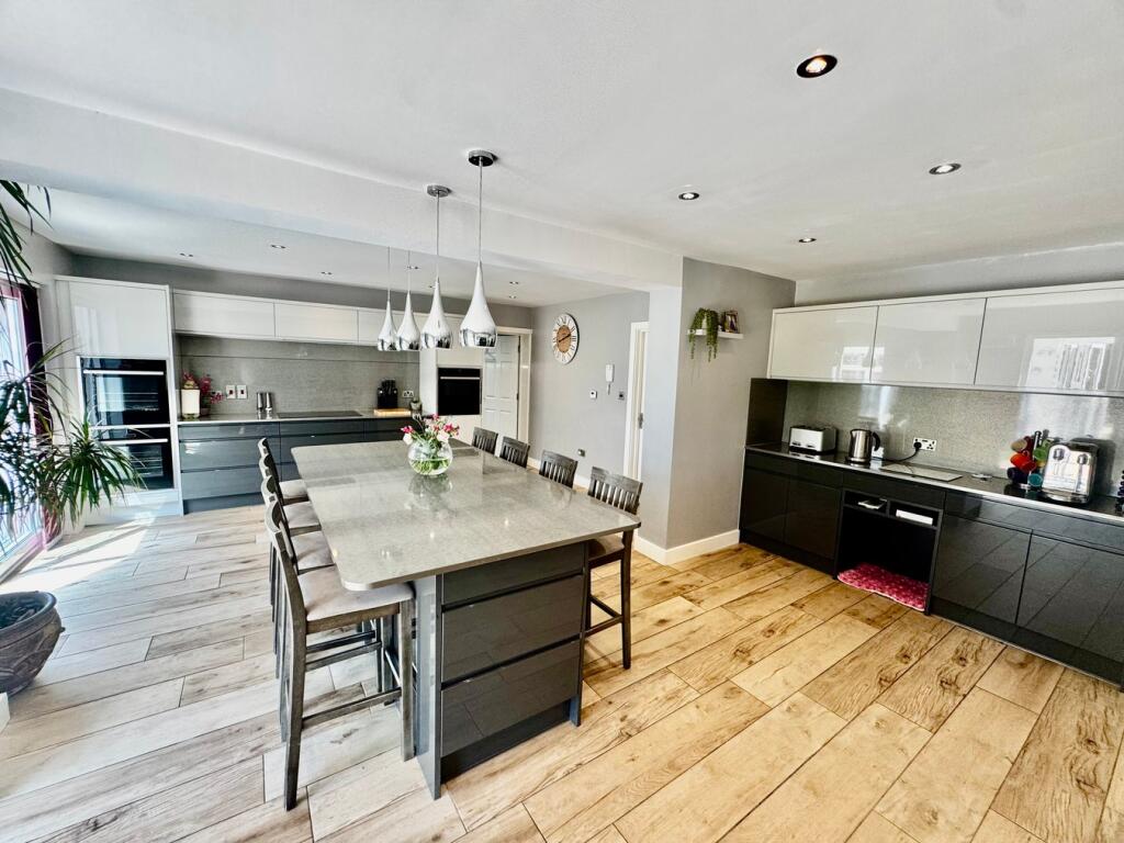Sumptuos Kitchen 