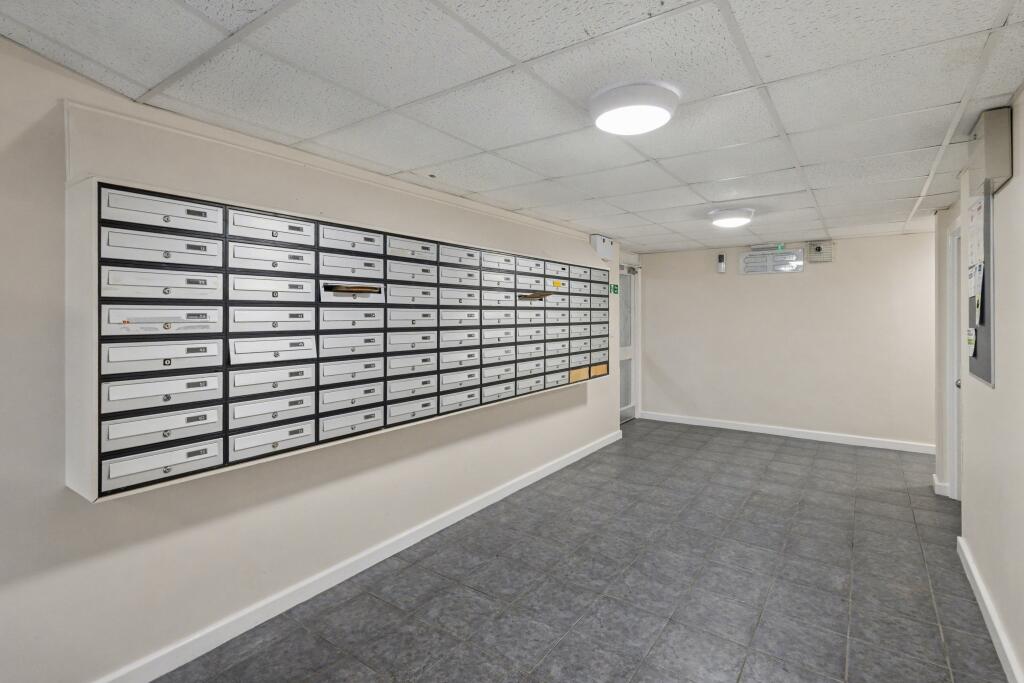 Flat 48 Weavers Brook, Cumberland Close, Halifax HX2 8NF