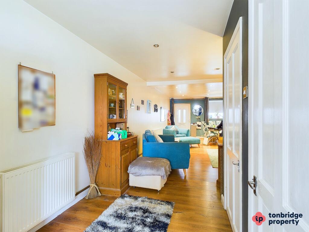 CAM03742G0-PR0013-STILL028