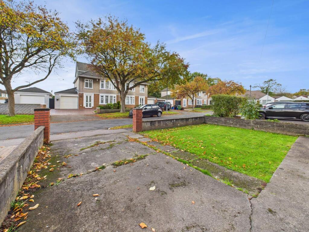 Driveway &amp; Front Entrance