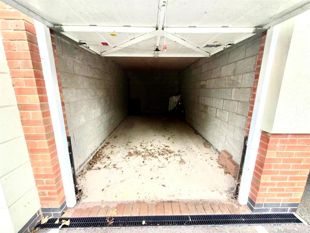44 Stonechat Garage.jpg