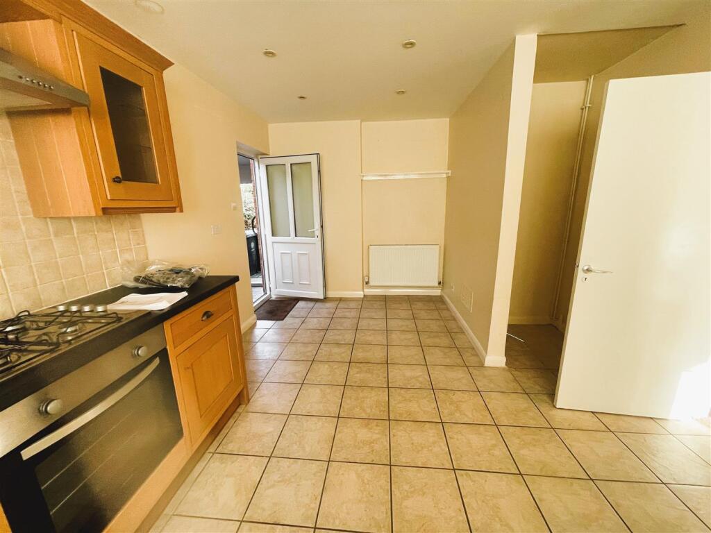 kitchen 2.jpg