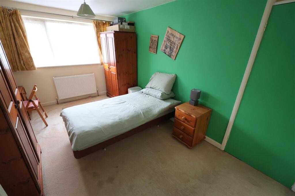 TC BEdroom 1i.JPG