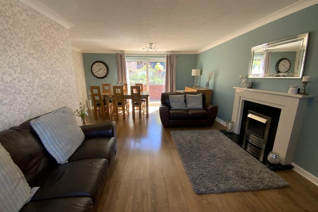 living room/dining r