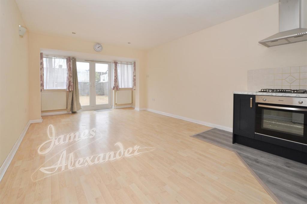 Ground floor flat lounge