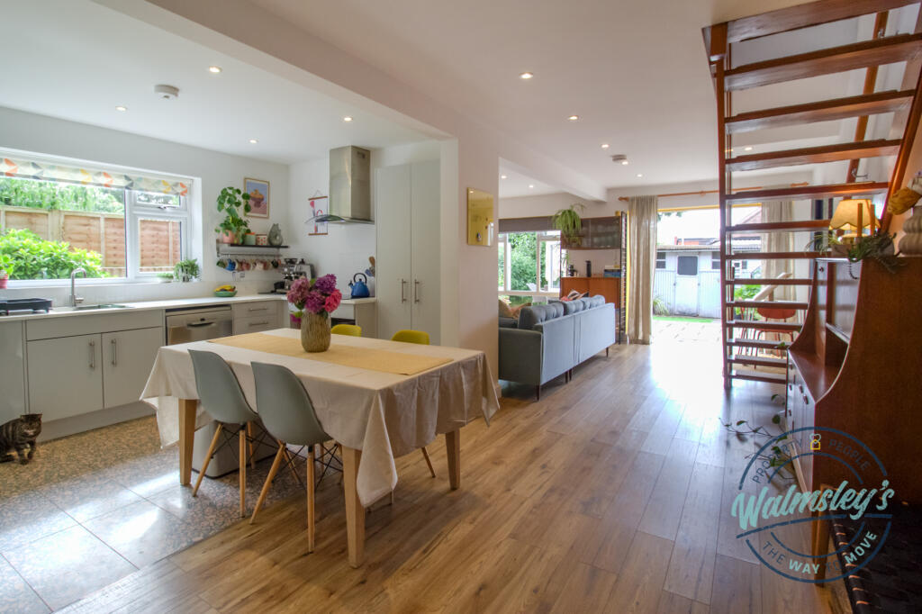 Kitchen dining &amp; family room beyond
