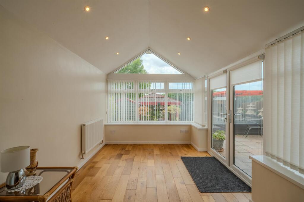 92 Court Farm Road-12.jpg