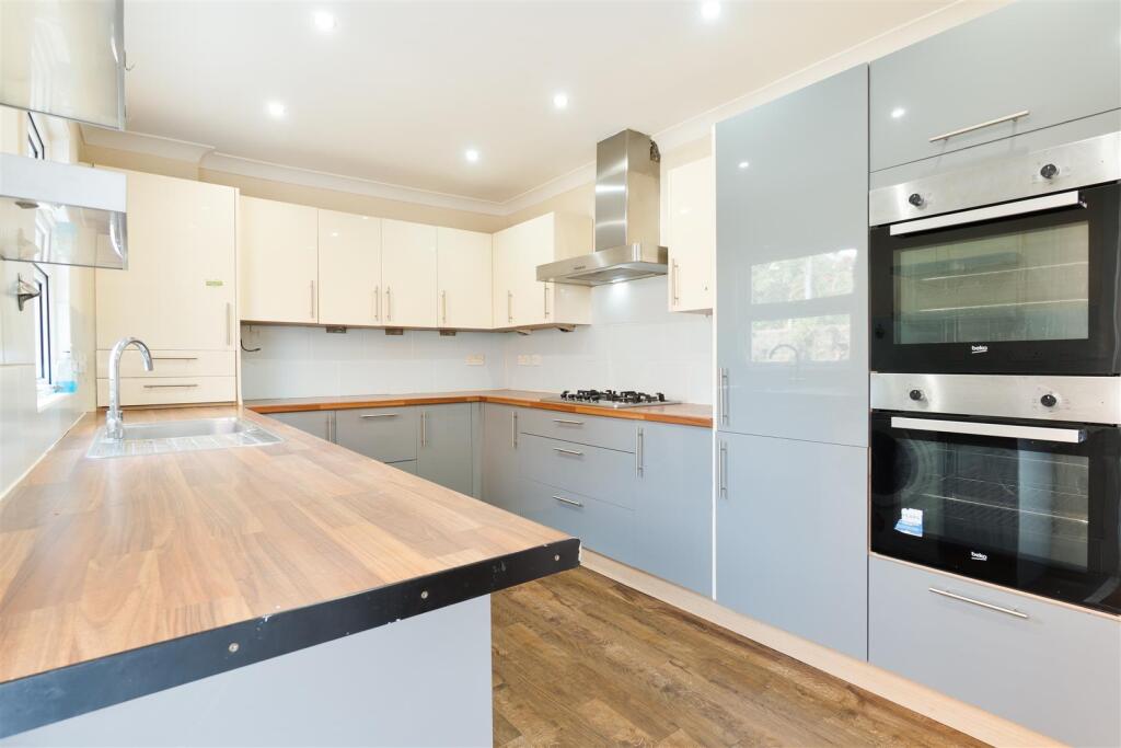 Kitchen..jpg