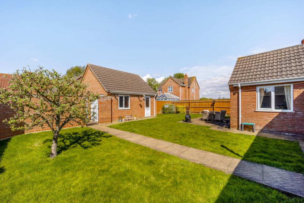 7 Richard Busby Way (Lutton)-11