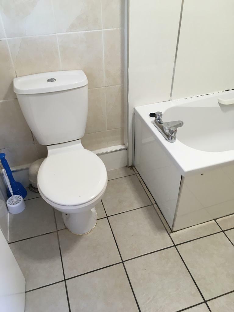 2) 3 Melbourne Street Bathroom 31.07.2020.jpg