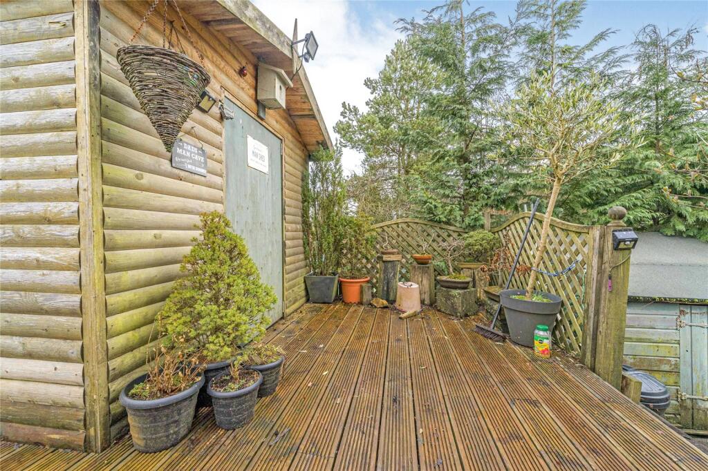 Workshop / Decking