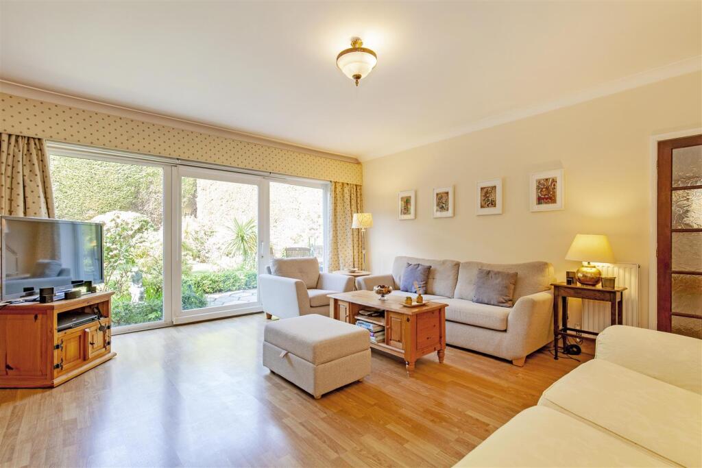 Reception Room-2.jpg