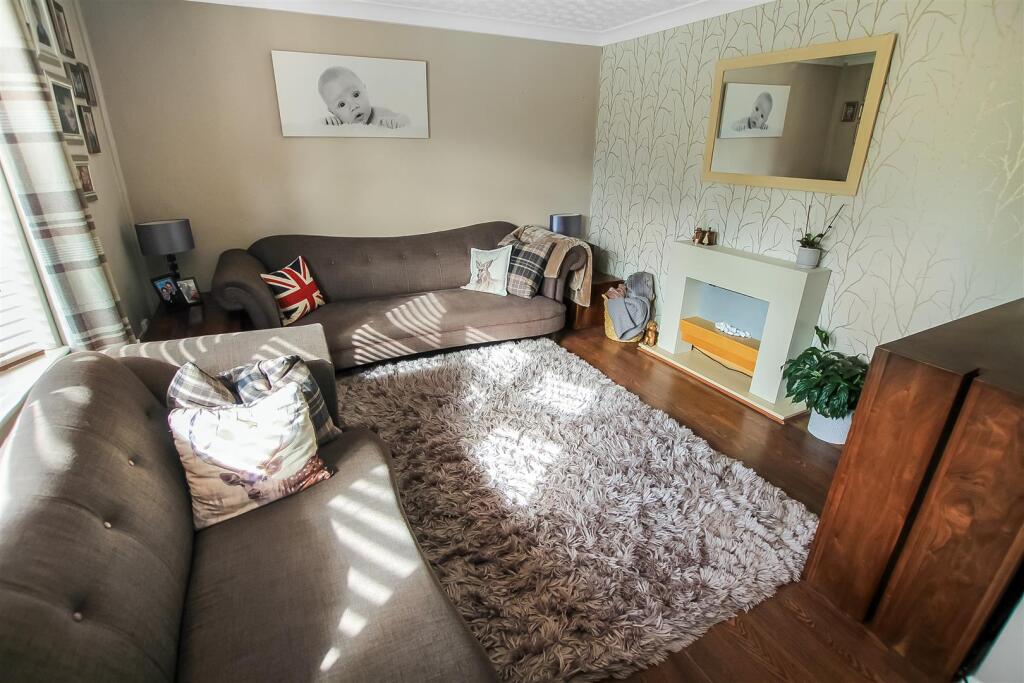 Living Room (1).jpg