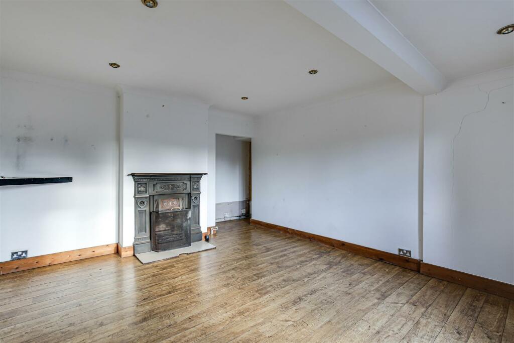 5 Reception Room.jpg