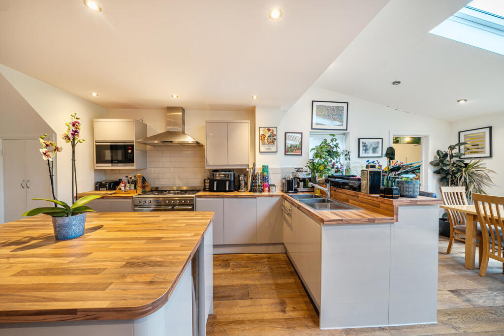 1382809-16-691daf...