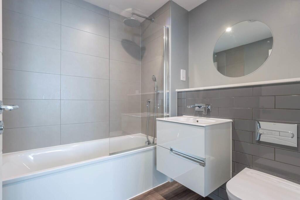Main bathroom
