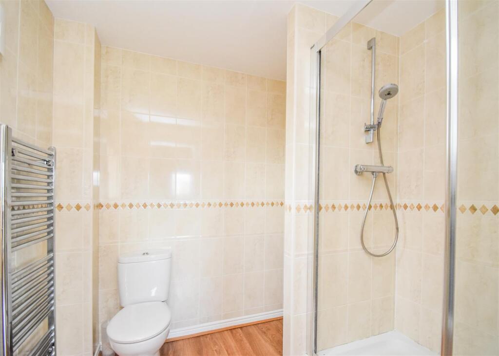 51 Deaconsfield - Ensuite 2.jpg