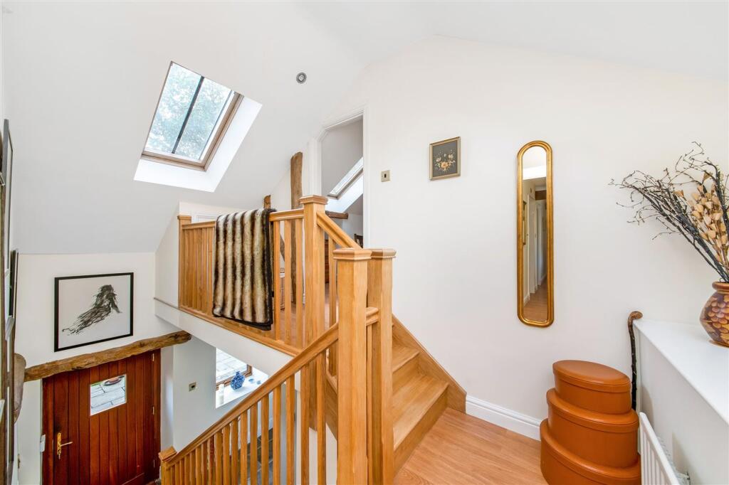 FIRST FLOOR LANDING
