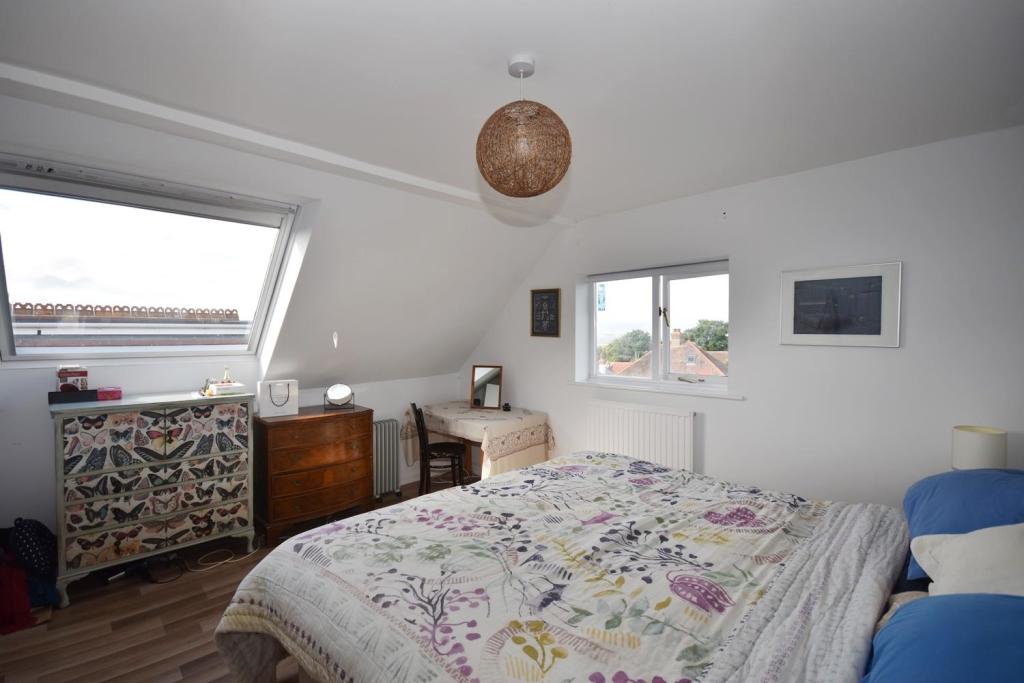 Bedroom  1.JPG
