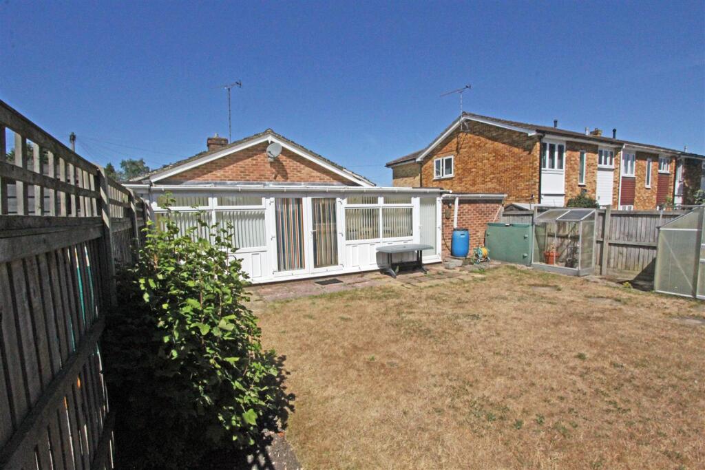 IMG_5871 garden rear.jpg