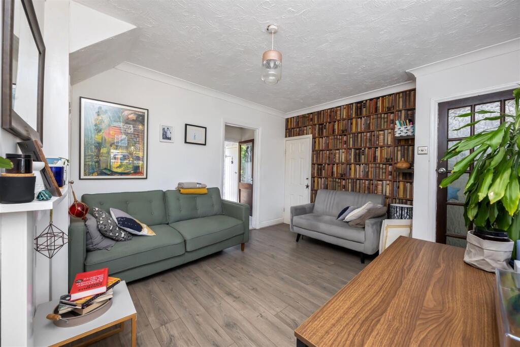 Stapley Road 44 LIVING ROOM2.jpeg