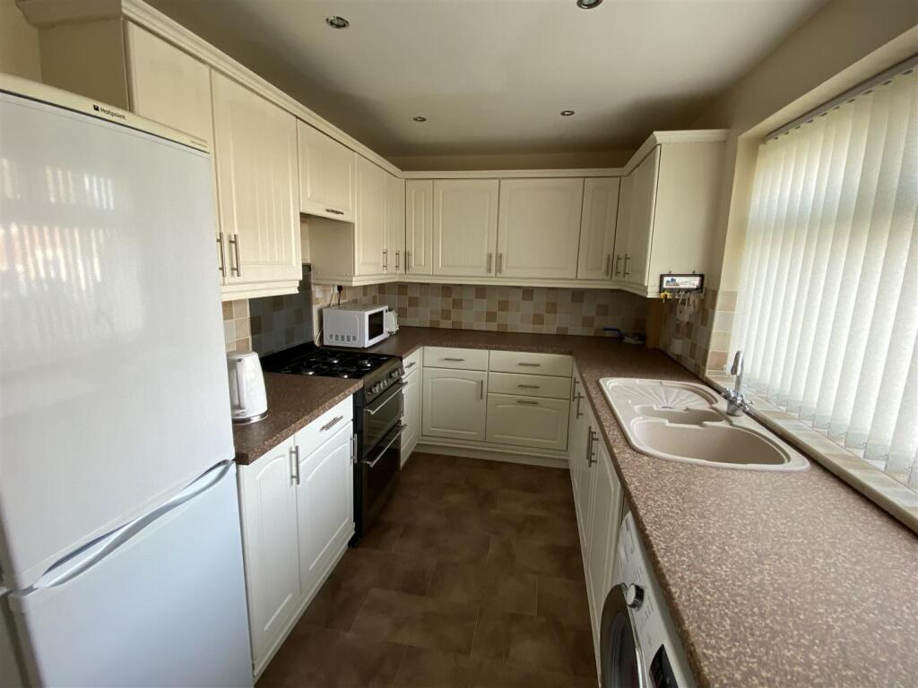Kitchen: