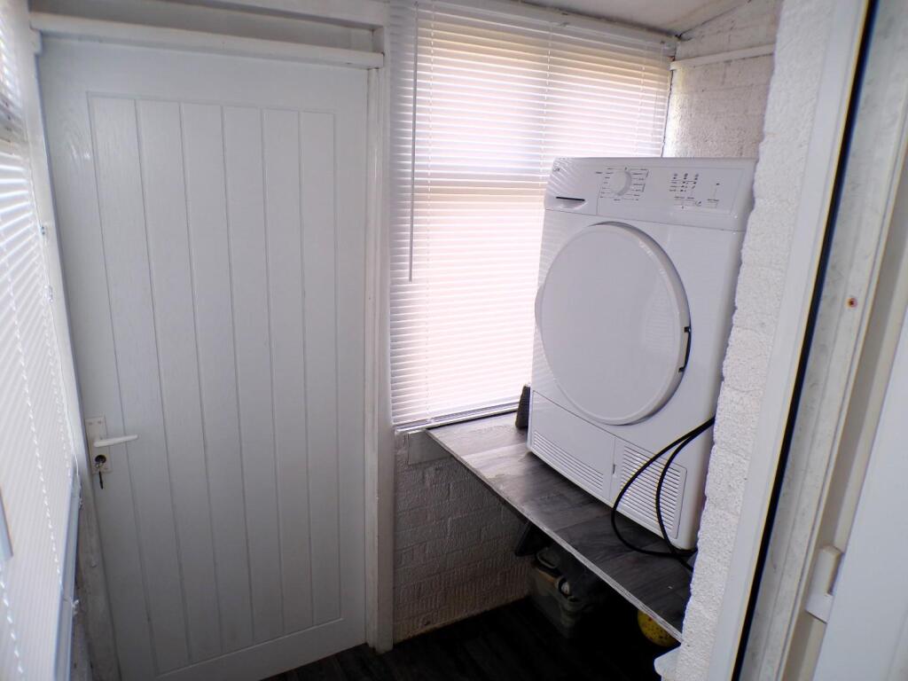 MasseyAve19rearporch.JPG