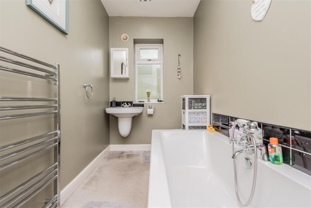 Bathroom / WC: