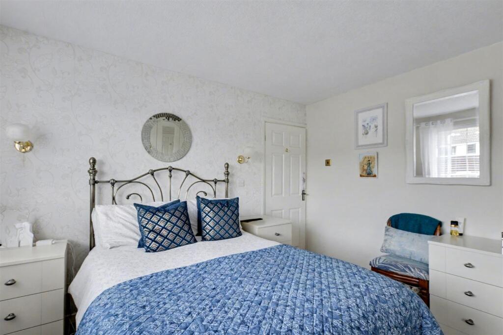 Bedroom 1_2.jpeg