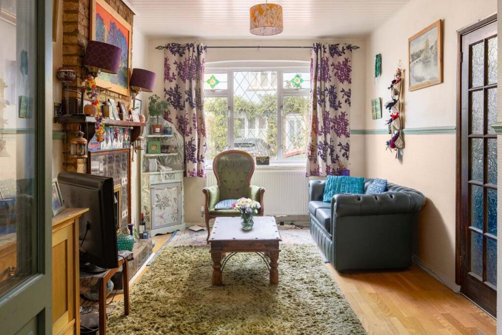 Colne Road, off Twickenham Green 