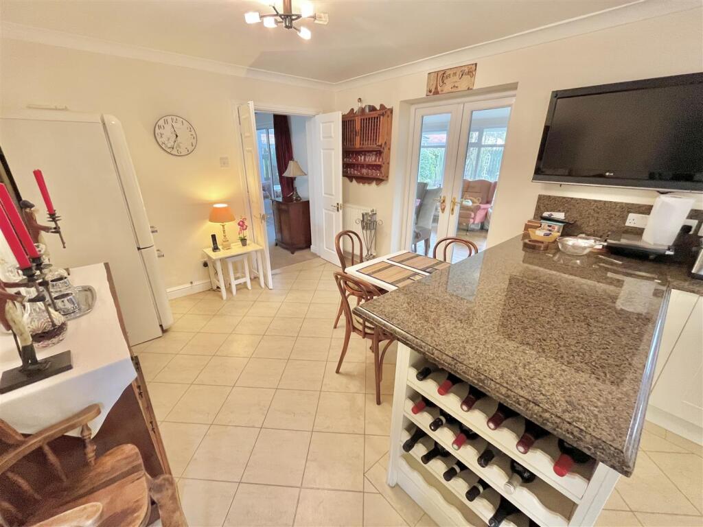 Breakfast Kitchen Aspect 7