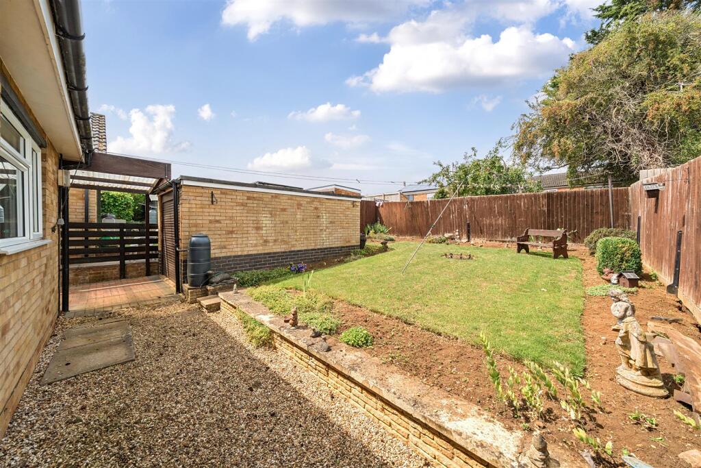 15 Simons Walk, Pattishall (5).jpg