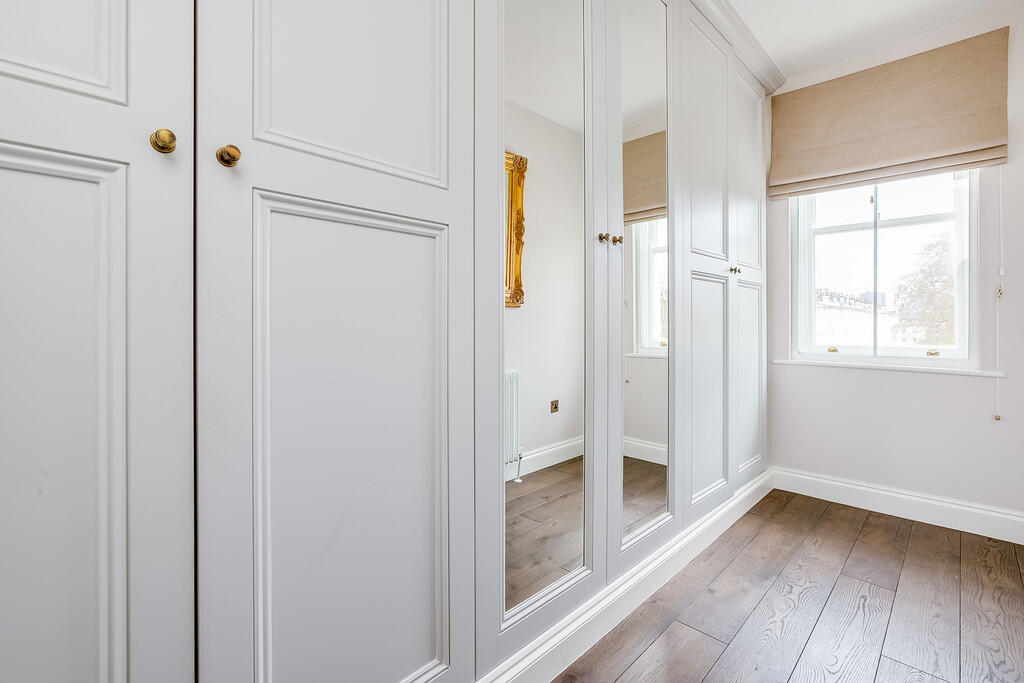 Warwick Square 9,...