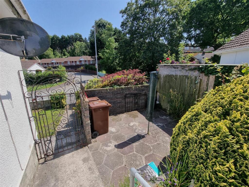Side Gate.jpg
