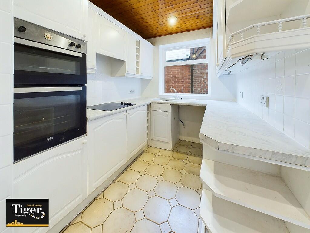 CAM02176G0-PR0437...