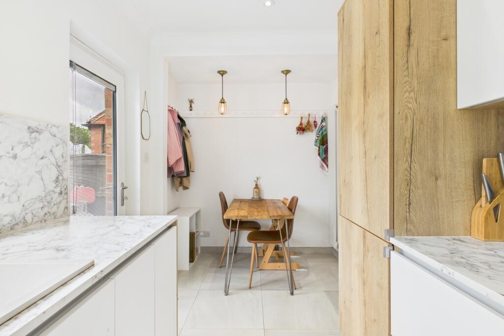 CAM03162G0-PR0248-STILL004