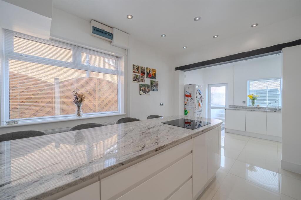 194 The Highway-27.jpg