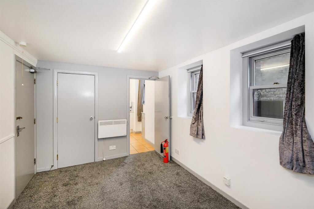 1 Bloxhall Court-9_web.jpg