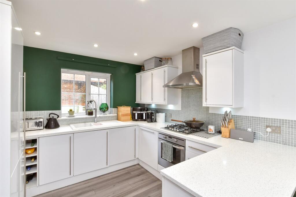 Kitchen/ Breakfast Room