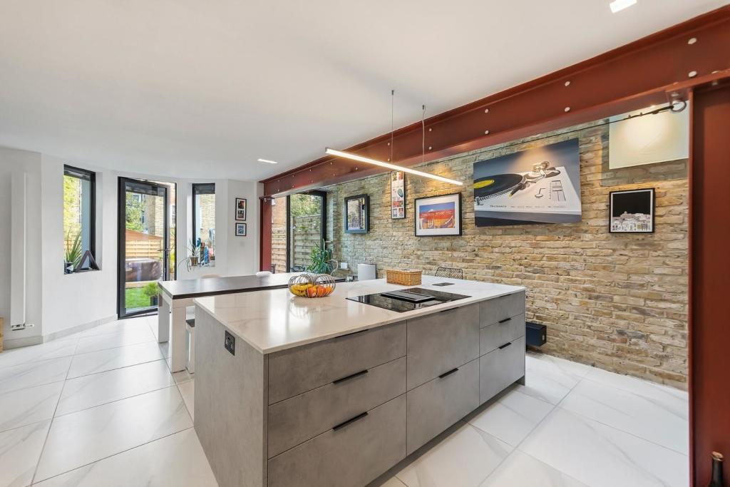 Kitchen (4).jpg