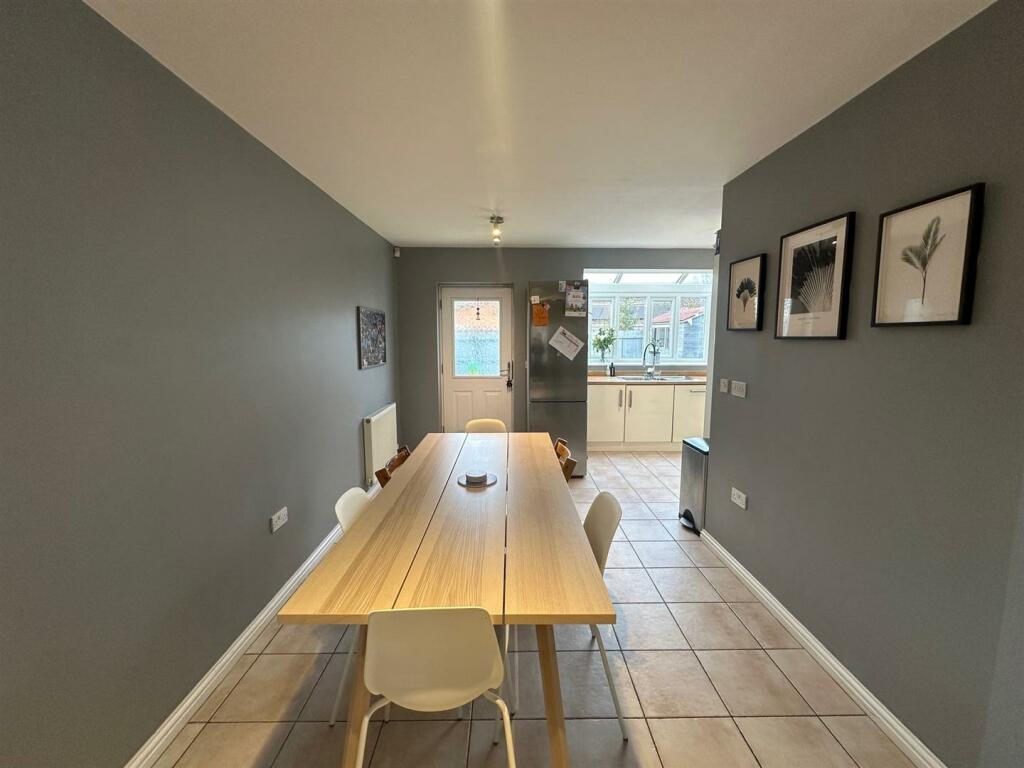 Kitchen/Dining Room 'L' Shape