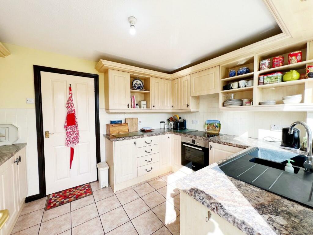 Kitchen pic 4.jpg