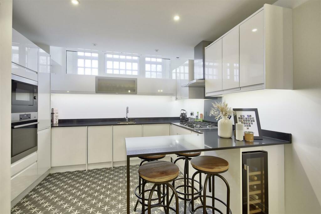 Kitchen 1.jpeg